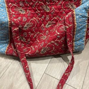 🌟 Americana by Sharif Quilted Tote – Red Paisley Print 🌟